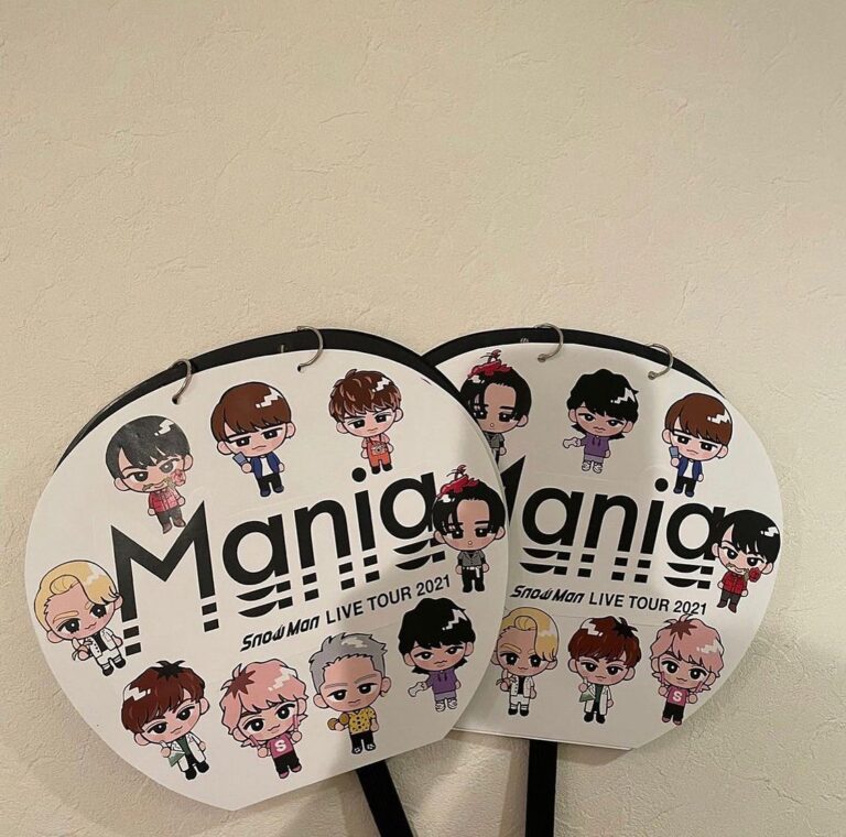 ファンサうちわ”はライブの必須item。作り方・ネタのテンプレ・ルール